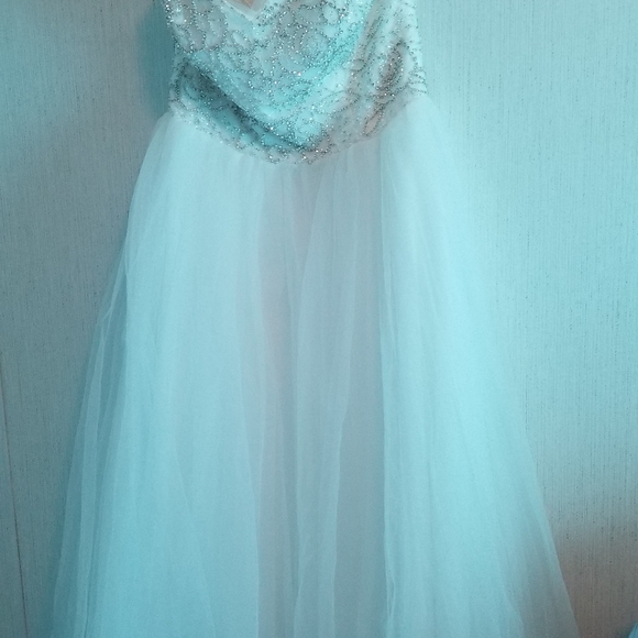 David's bridal wedding dress size 8 - Picture 4 of 7